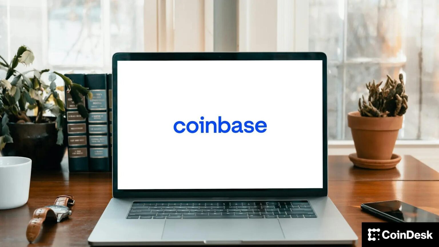 Logo da Coinbase em um laptop