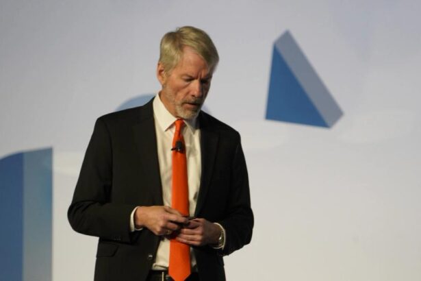 Michael Saylor, executivo da Strategy, em conferência sobre criptomoedas