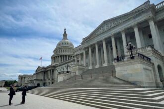 Imagem do Capitólio dos EUA com foco na legislação sobre criptomoedas