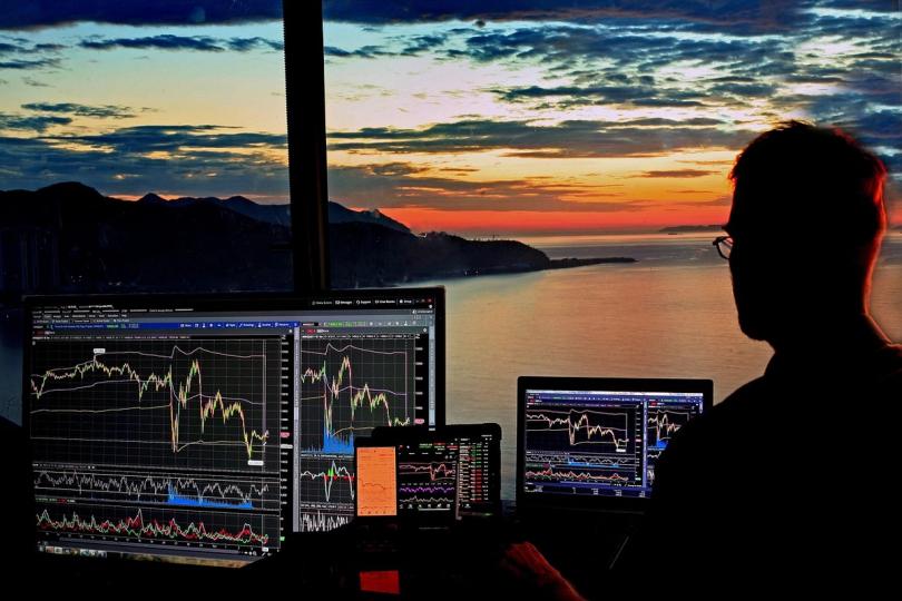 Queda do Ether e HYPE no mercado de criptomoedas
