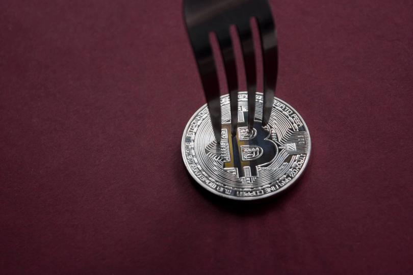 Representação gráfica da blockchain do Bitcoin com foco na proposta BIP 110.