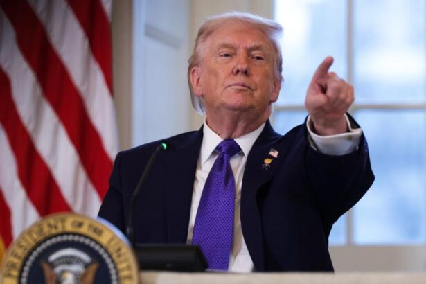 Donald Trump durante coletiva de imprensa na Casa Branca