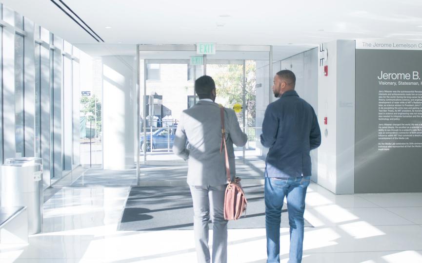 Imagem ilustrativa sobre demissões na Exodus e mudanças no setor de pagamentos