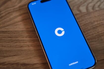Gráfico mostrando a queda das ações da Coinbase após resultados financeiros