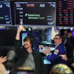 Logo da Robinhood com elementos de blockchain e finanças descentralizadas
