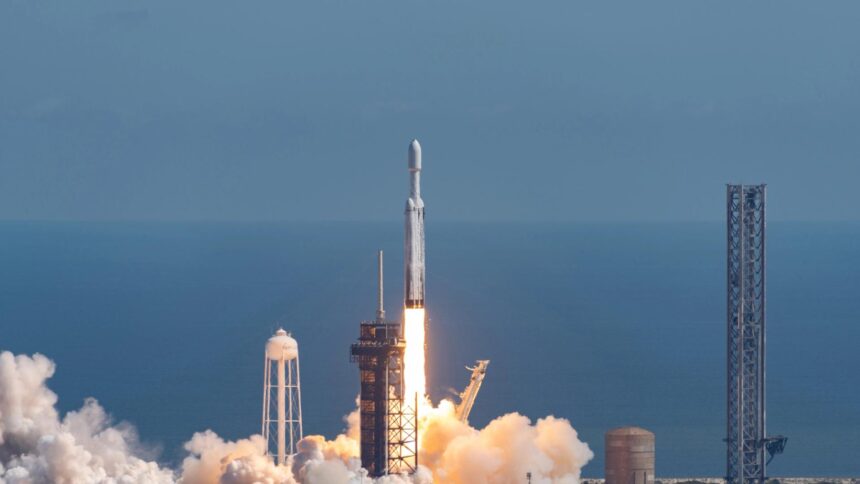 Imagem da SpaceX durante lançamento, simbolizando a conexão com o mercado financeiro