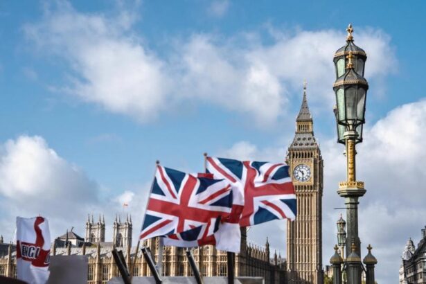 Bandeira do Reino Unido com ícones de criptomoedas