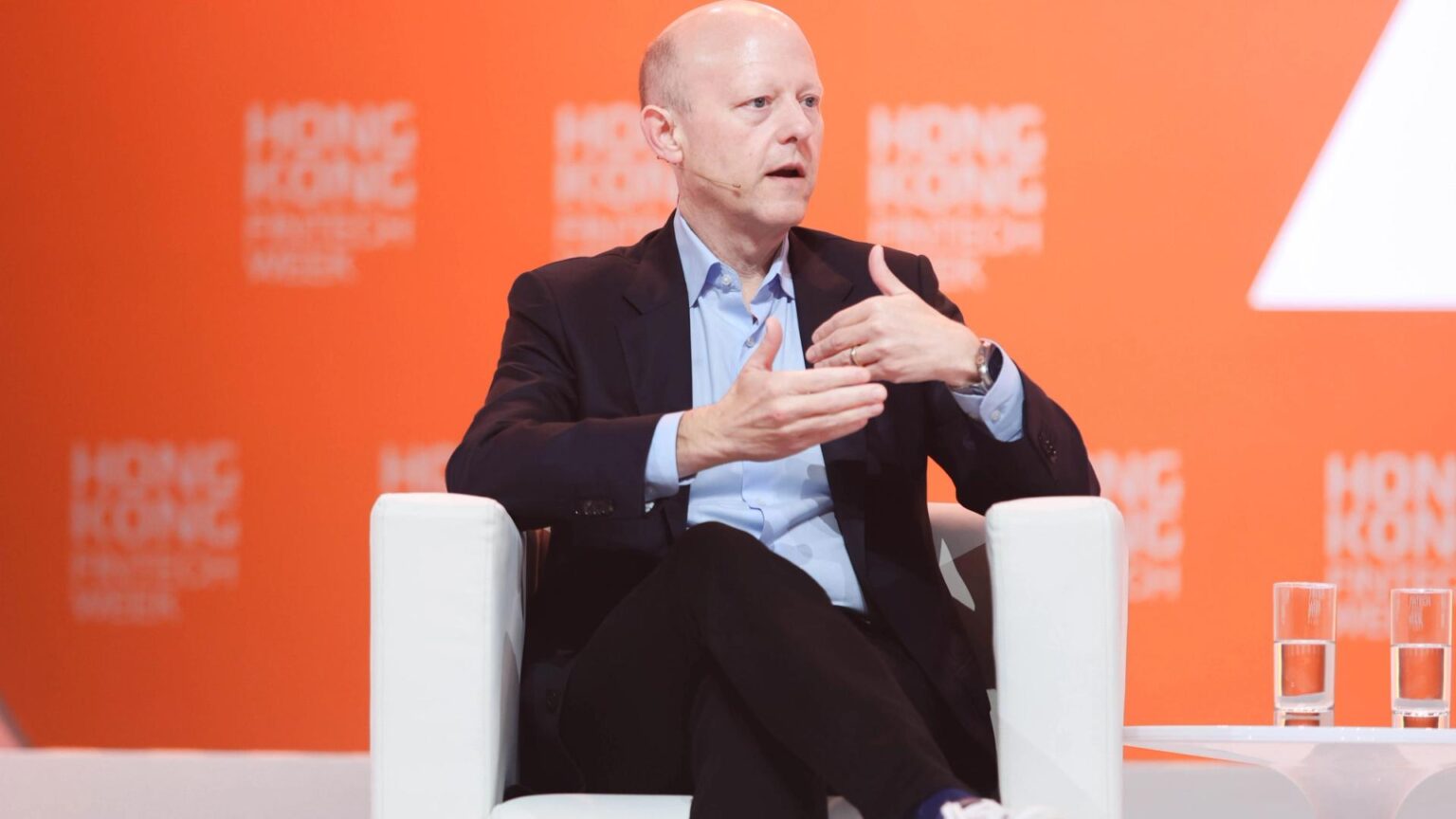 Executivos da Coinbase, Visa e Mastercard discutem o futuro das stablecoins.
