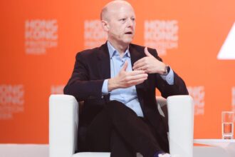 Executivos da Coinbase, Visa e Mastercard discutem o futuro das stablecoins.