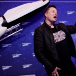 Logotipo da SpaceX com fundo de estrelas