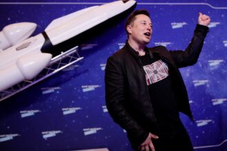 Logotipo da SpaceX com fundo de estrelas