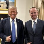Donald Trump e logotipo da Crypto.com