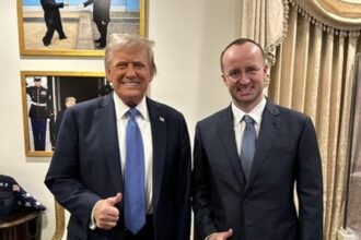 Donald Trump e logotipo da Crypto.com