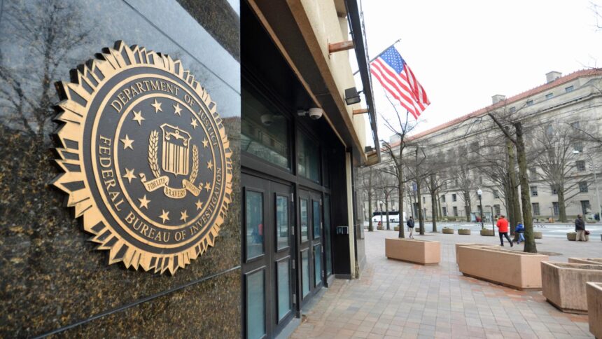 Agente do FBI preso por roubo de criptomoedas