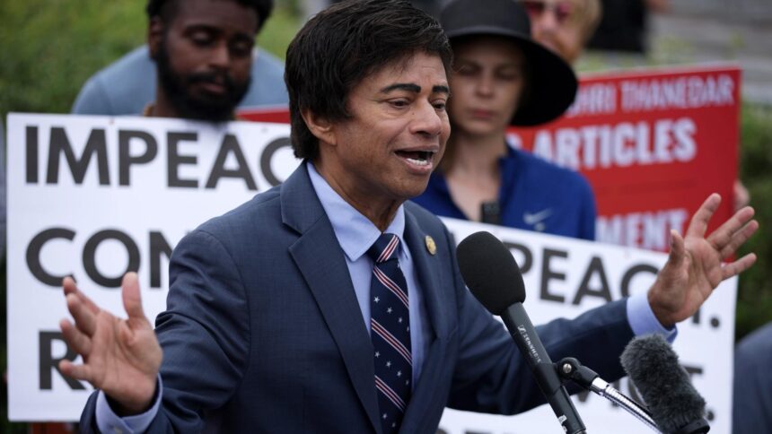 Representante Shri Thanedar durante campanha de primárias em Detroit