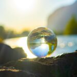 Consultores financeiros analisando regulamentações de criptomoedas na Europa