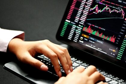 Gráfico mostrando o aumento nas negociações de ações tokenizadas em julho