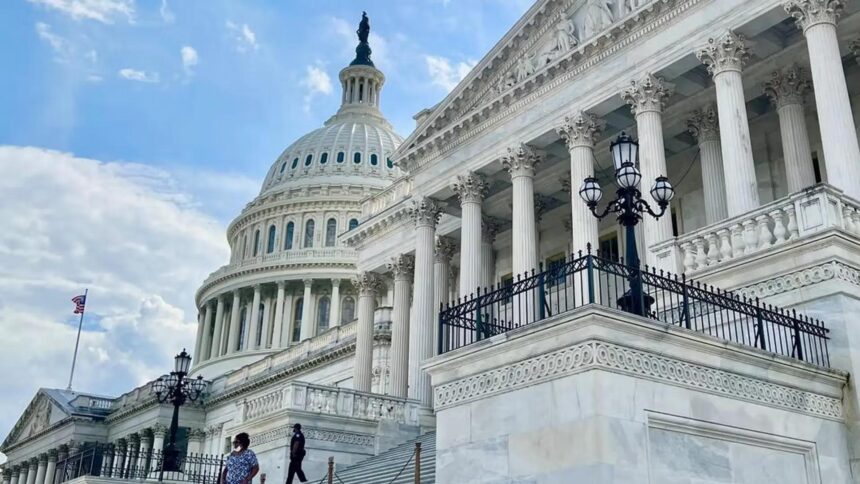 Imagem do Capitólio dos EUA em um dia nublado