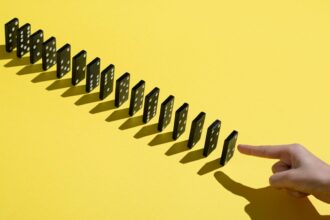 Ilustração sobre investimentos em Bitcoin e volatilidade do mercado.