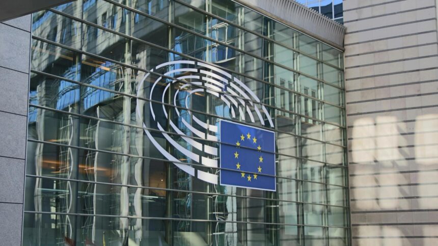 Banco Central Europeu em destaque com gráficos de finanças digitais