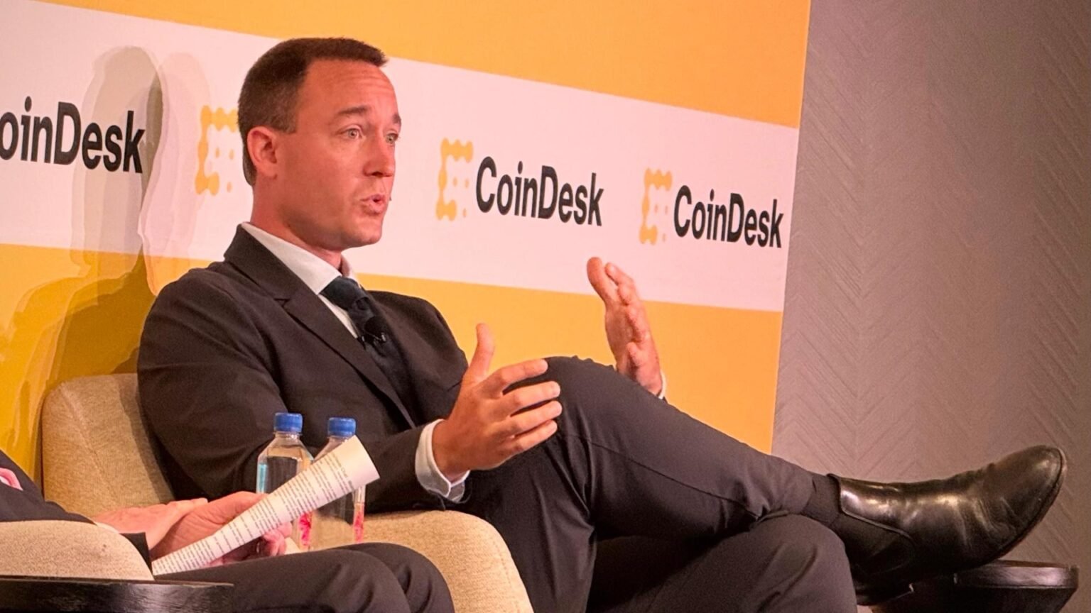 Taylor Lindman fala sobre novas regras de custódia de criptoativos