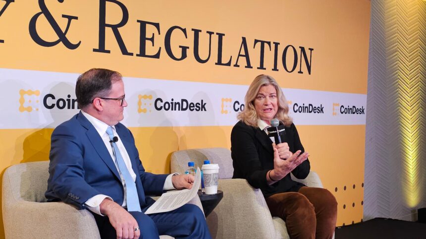 Senadora Cynthia Lummis discute regulação de criptomoedas em evento