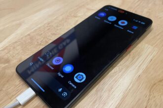 Dispositivo Ledger Atom que combina smartphone e segurança para criptomoedas