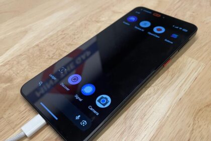 Dispositivo Ledger Atom que combina smartphone e segurança para criptomoedas
