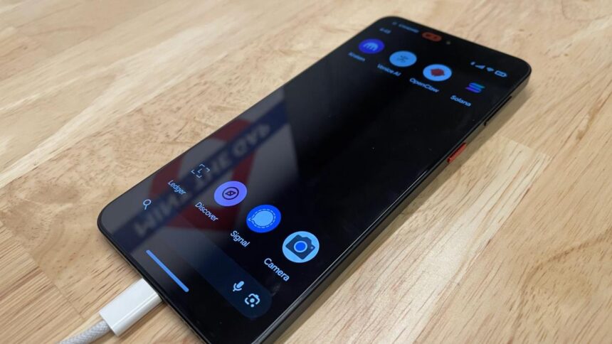 Dispositivo Ledger Atom que combina smartphone e segurança para criptomoedas