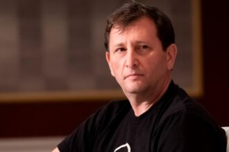 Alex Mashinsky, ex-CEO da Celsius, durante coletiva de imprensa