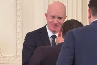Representantes da Coinbase discutem o Clarity Act no Capitólio dos EUA