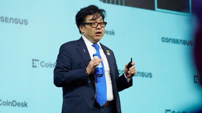 Tom Lee discute transferência de riqueza e demanda por cripto