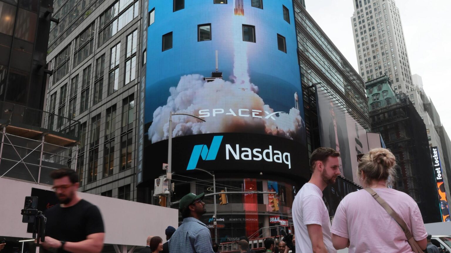 Imagem ilustrativa do mercado financeiro digital com ações tokenizadas