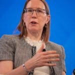 Hester Peirce durante discurso de despedida na SEC
