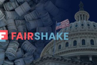 Logo da Fairshake com fundo de símbolos de criptomoedas.